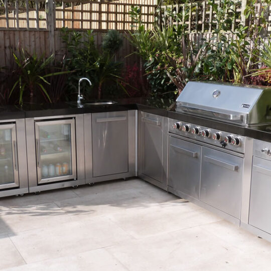 outdoor kitchen